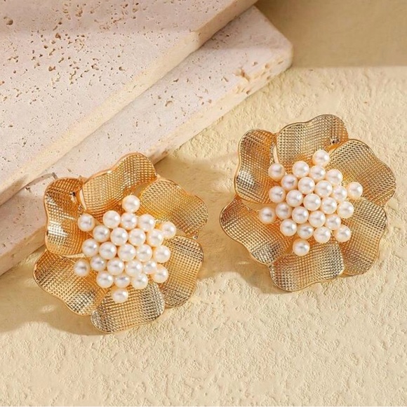 The QueensCabinet Jewelry - Elegant Gold and Pearl Floral Earrings
